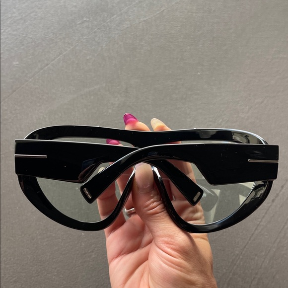Tom Ford Linden FT1094 Unisex Sunglasses Black Frame main image 5